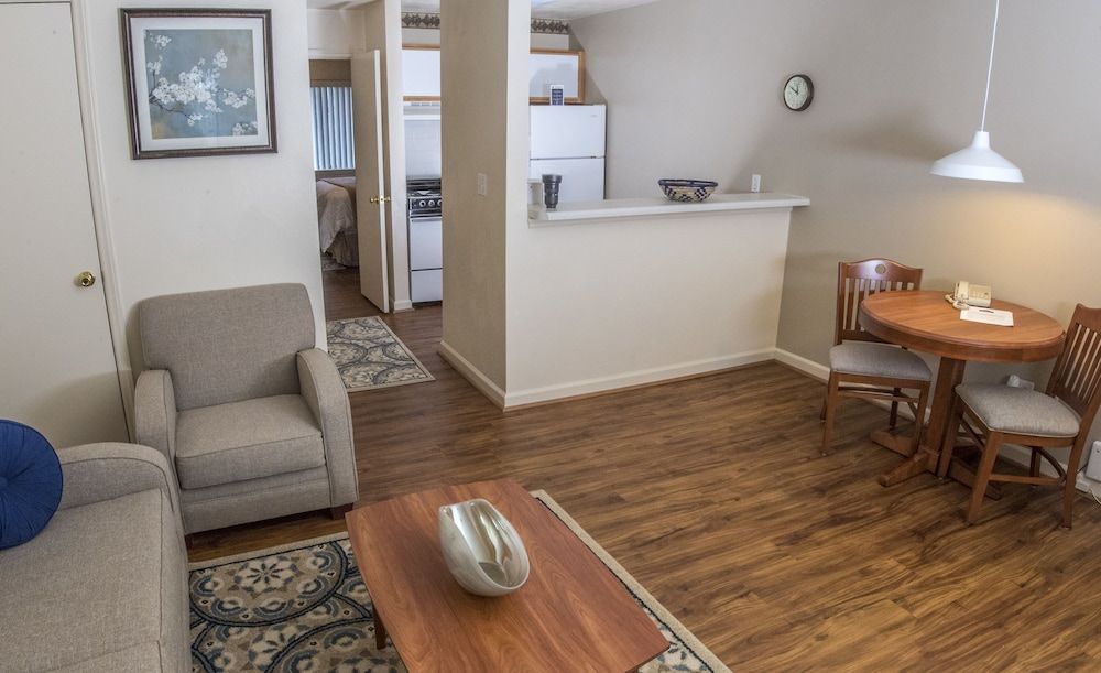 Affordable Corporate Suites Christiansburg Suite, 1 Queen Bed, Non Smoking (Mobile) 17
