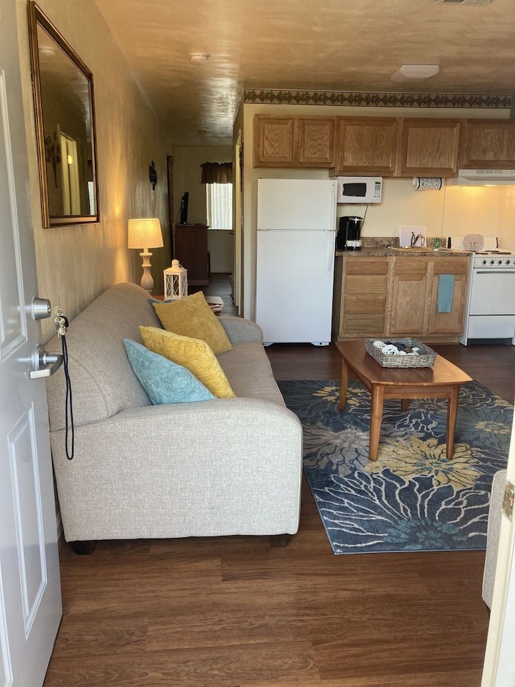 Affordable Corporate Suites Christiansburg 1 Queen Bed, Non Smoking Room Only 16