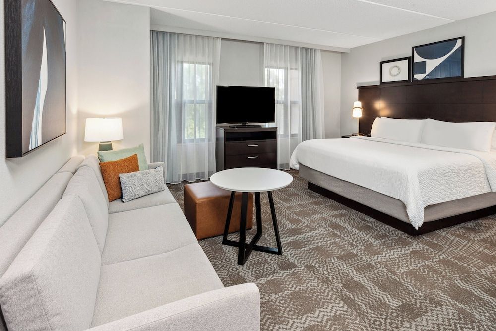 Studio Suite, 1 King Bed, Kitchen
