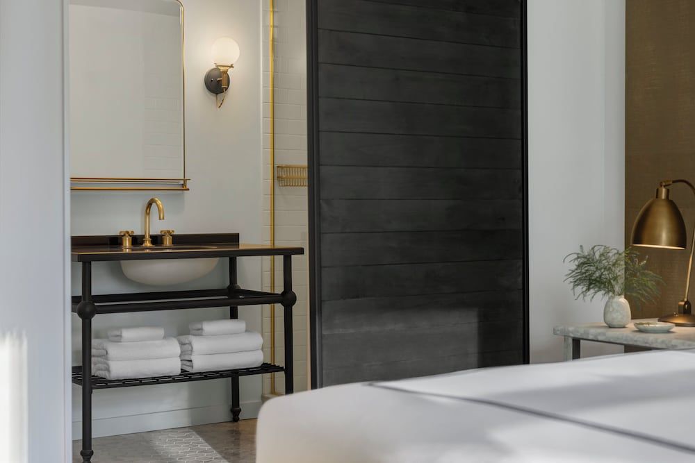 Kimpton Palladian Hotel by IHG Room, 1 King Bed 6