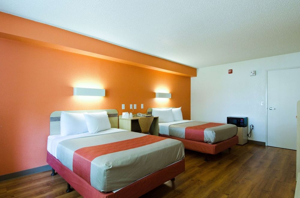 Motel 6 Frederick, MD - Fort Detrick Standard Room, 2 Double Beds, Accessible, Non Smoking 2