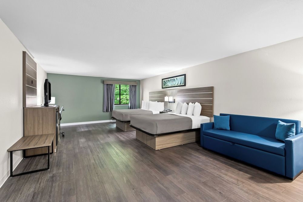 Quality Inn & Suites Kilgore-Longview Suite, 2 Queen Beds, Accessible, Non Smoking 2