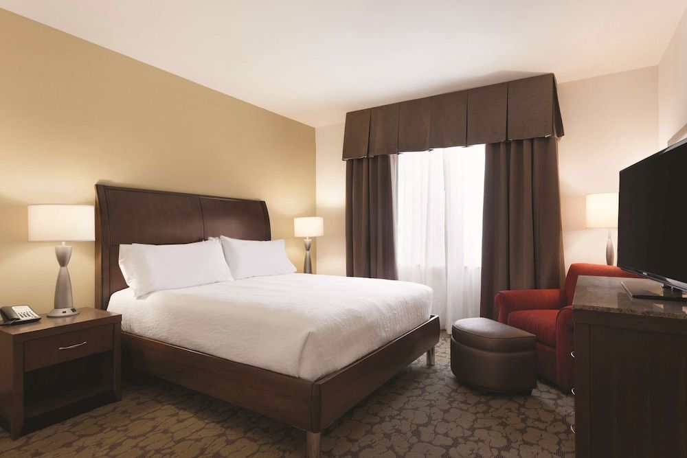 Deluxe Room, 1 King Bed, Accessible