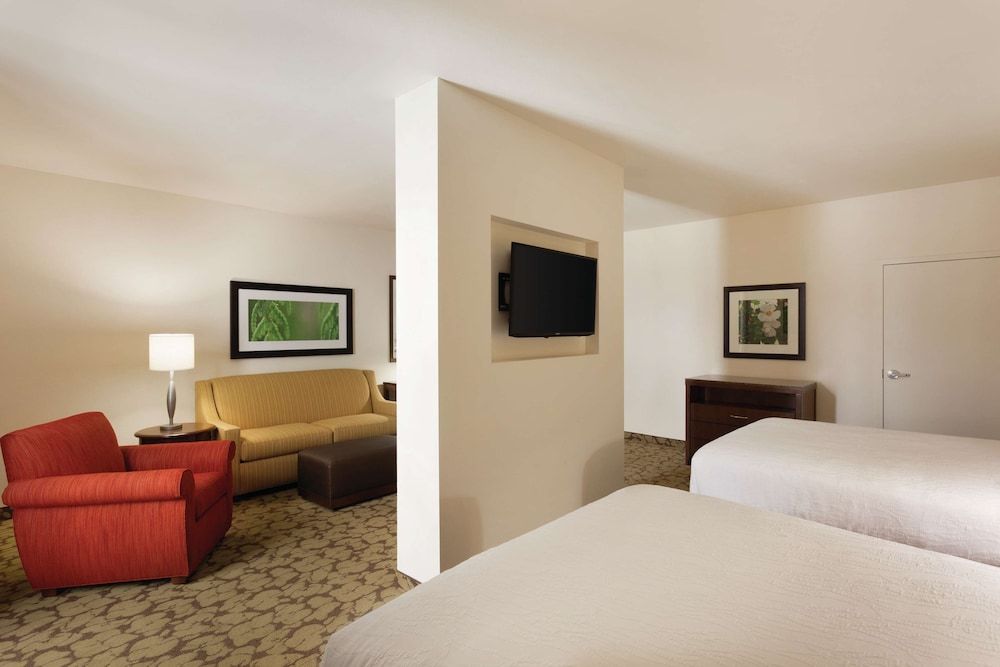 Junior Suite, 2 Queen Beds, Accessible
