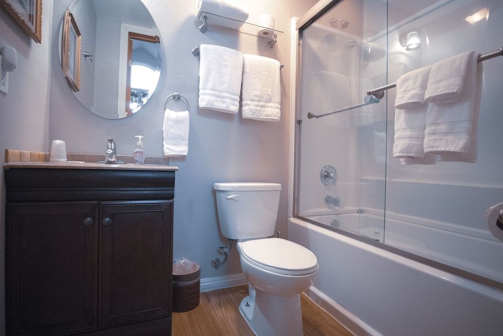 Tucker Peak Lodge Standard, 2 Queen Bed 5