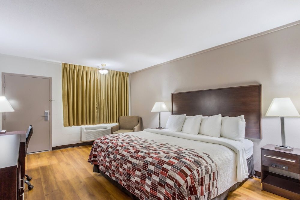 Deluxe Room, 1 King Bed, Smoking