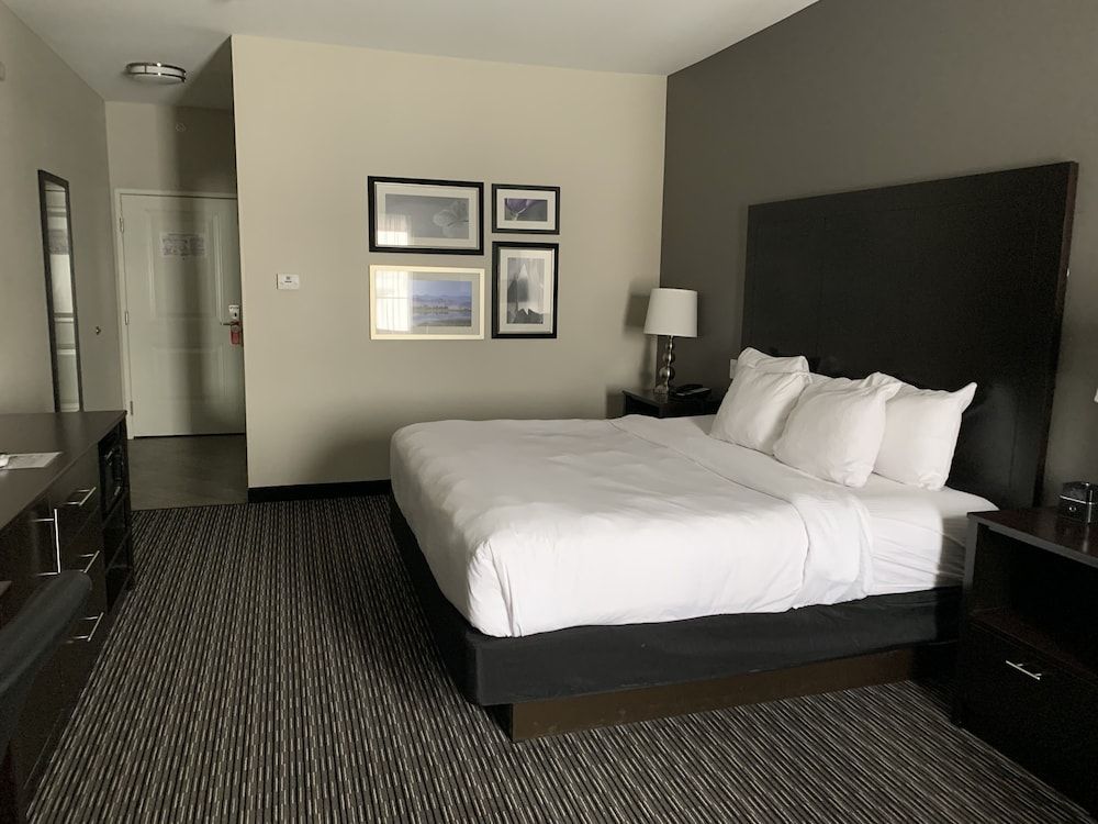 Deluxe Room, 1 King Bed, Accessible, Non Smoking (Mobility Accessible)