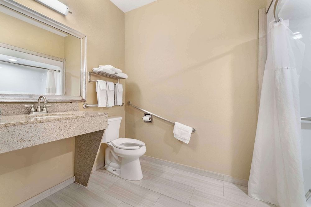 Best Western Hebbronville Inn Standard Room, 2 Queen Beds, Accessible, Non Smoking 4