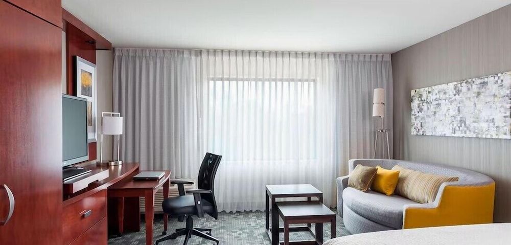 Room, 1 King Bed with Sofa bed, Non Smoking (Hearing Accessible)