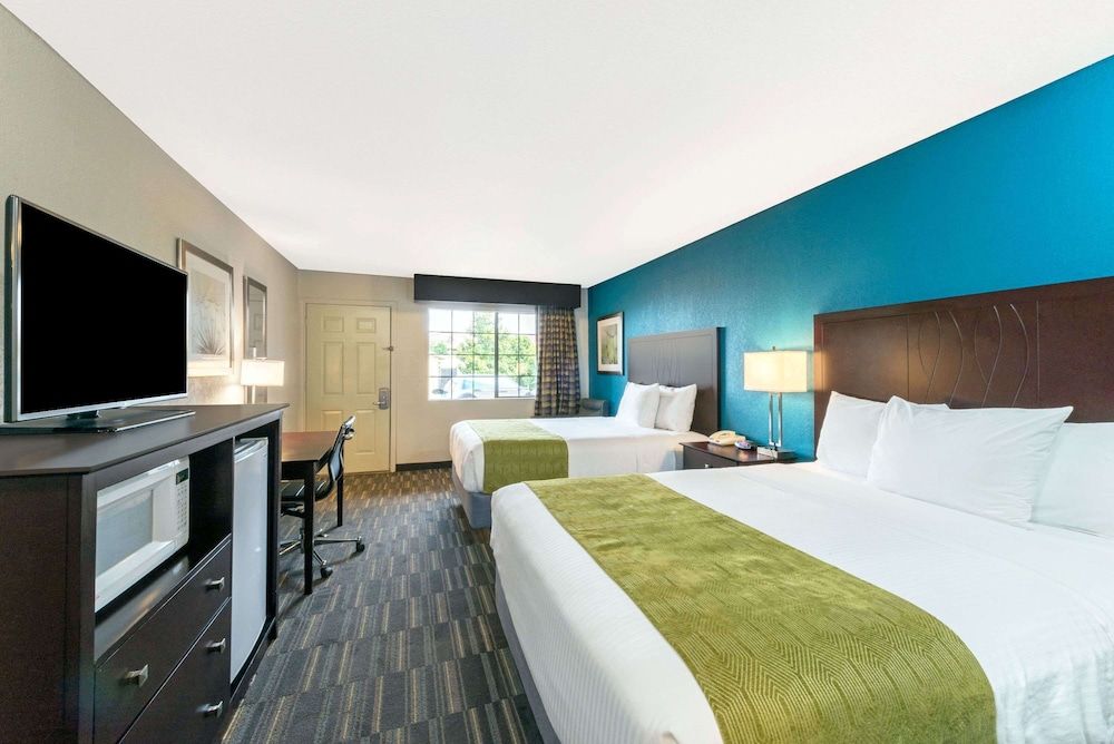Room, 2 Queen Beds, Smoking