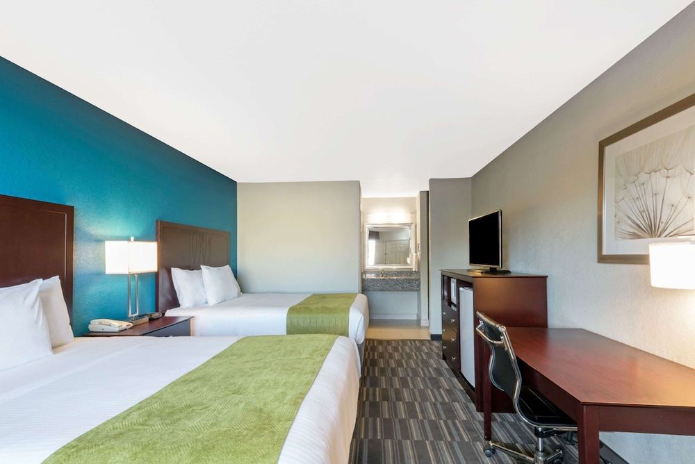 Room, 2 Queen Beds, Smoking