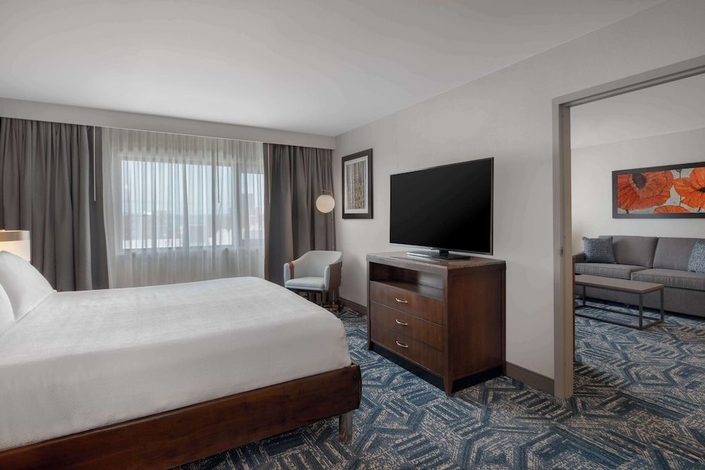 Suite, 1 King Bed, 2 Bathrooms, Lake View