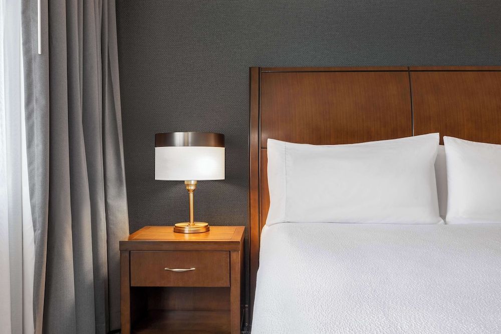 Suite, 1 King Bed, 2 Bathrooms, Lake View
