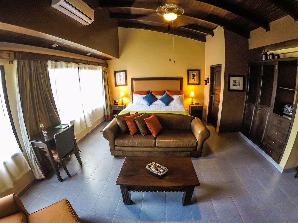 Deluxe Suite, 1 King Bed