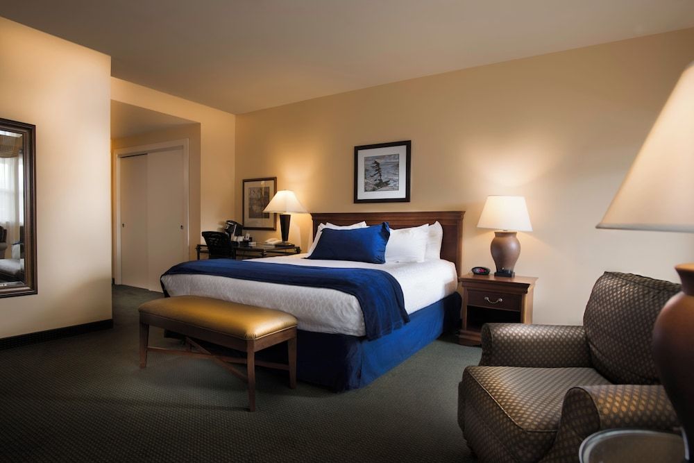 The Landing Hotel & Restaurant Executive Room, 1 King Bed, Balcony 4