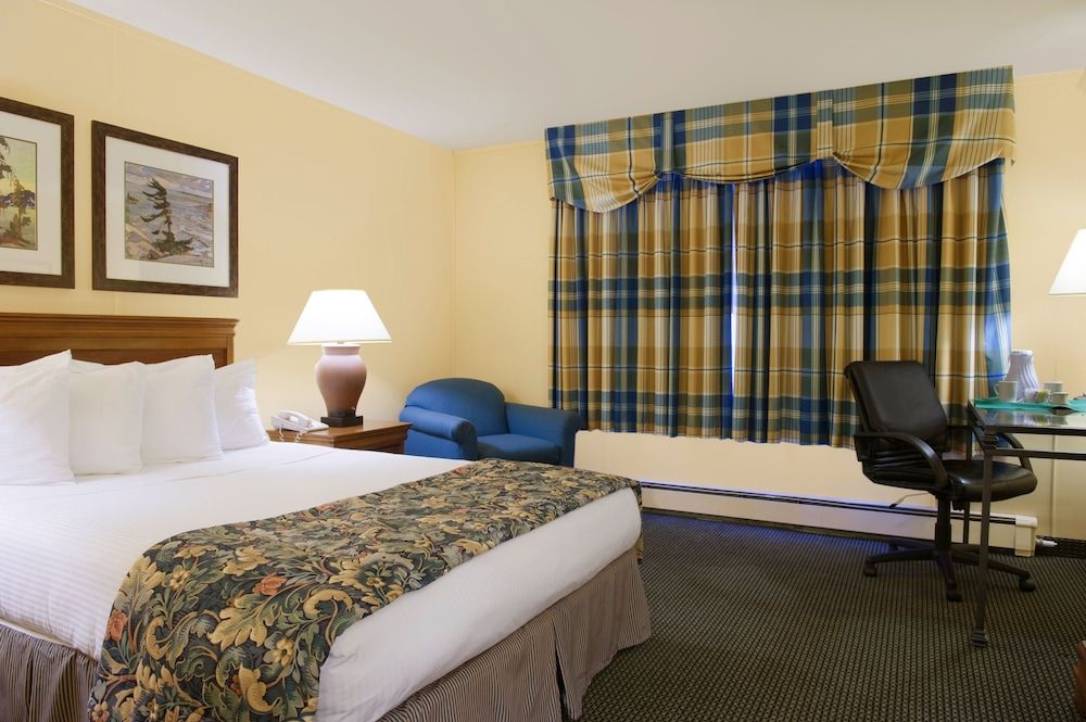 Standard Room, 1 Queen Bed