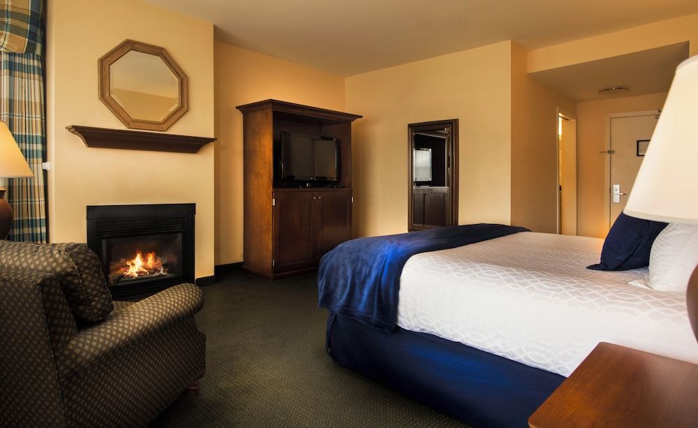 The Landing Hotel & Restaurant Executive Room, 1 King Bed, Balcony