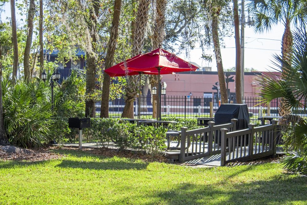 undefined Barefoot'n Resort 10