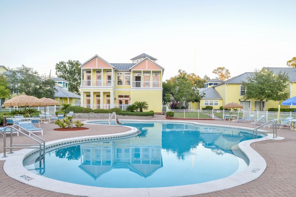 undefined Barefoot'n Resort 6