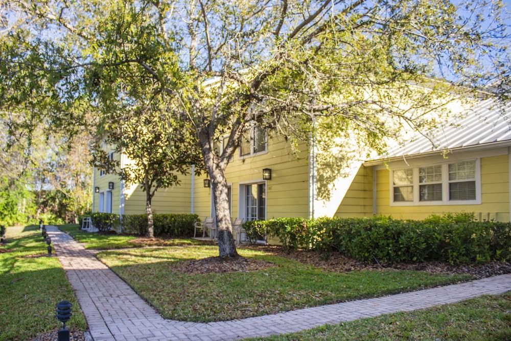 undefined Barefoot'n Resort 3