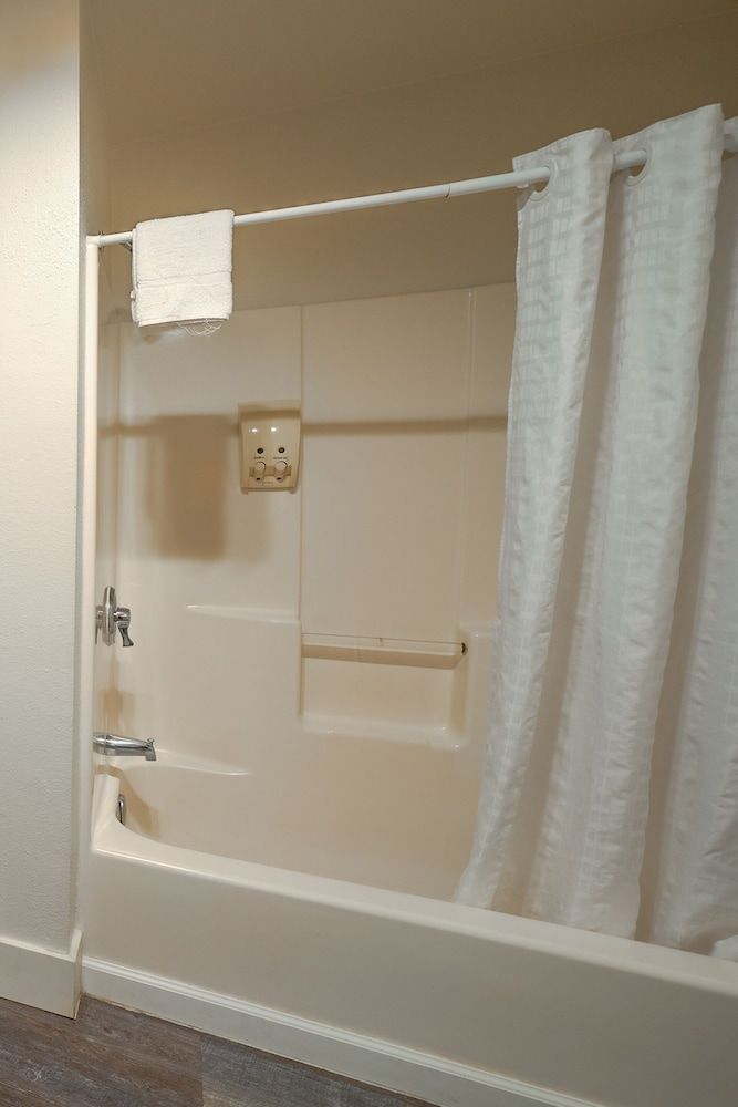 City Centre Motel by OYO Room, 2 Double Beds 9