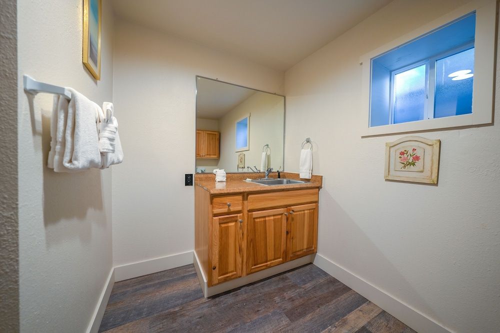 City Centre Motel by OYO Room, 2 Double Beds 7