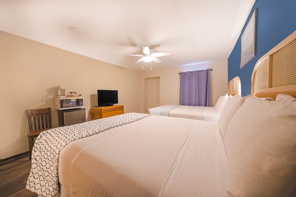 City Centre Motel by OYO Room, 2 Double Beds 6