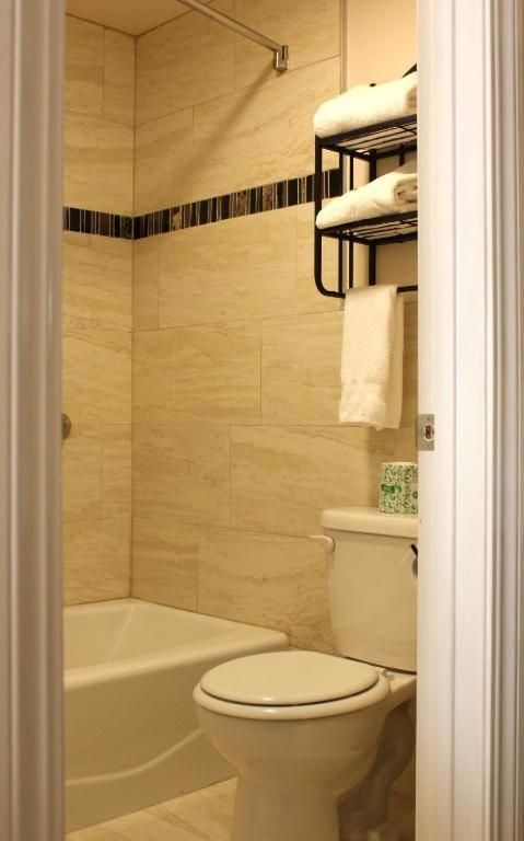 undefined Lombard Plaza Motel 10