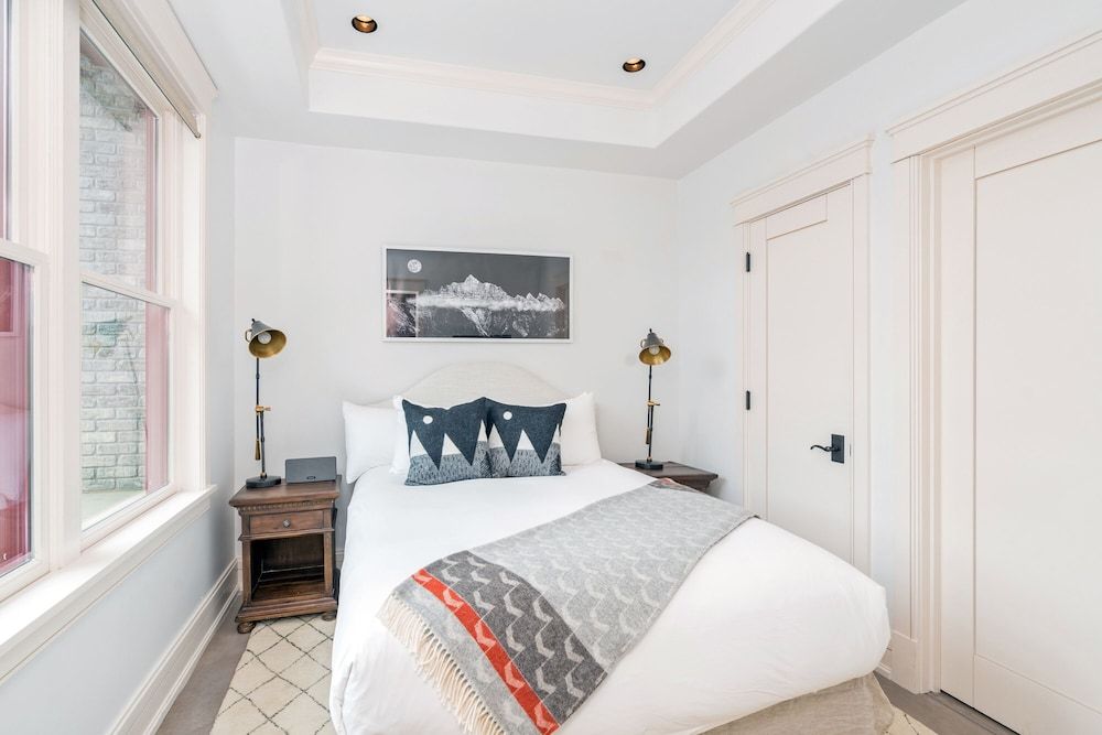 Room, 3 Bedrooms (W103)