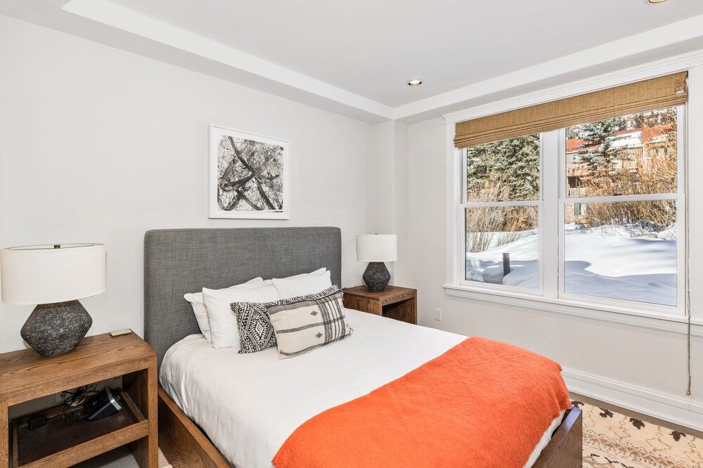 Room, 4 Bedrooms (Slopeside River House B)