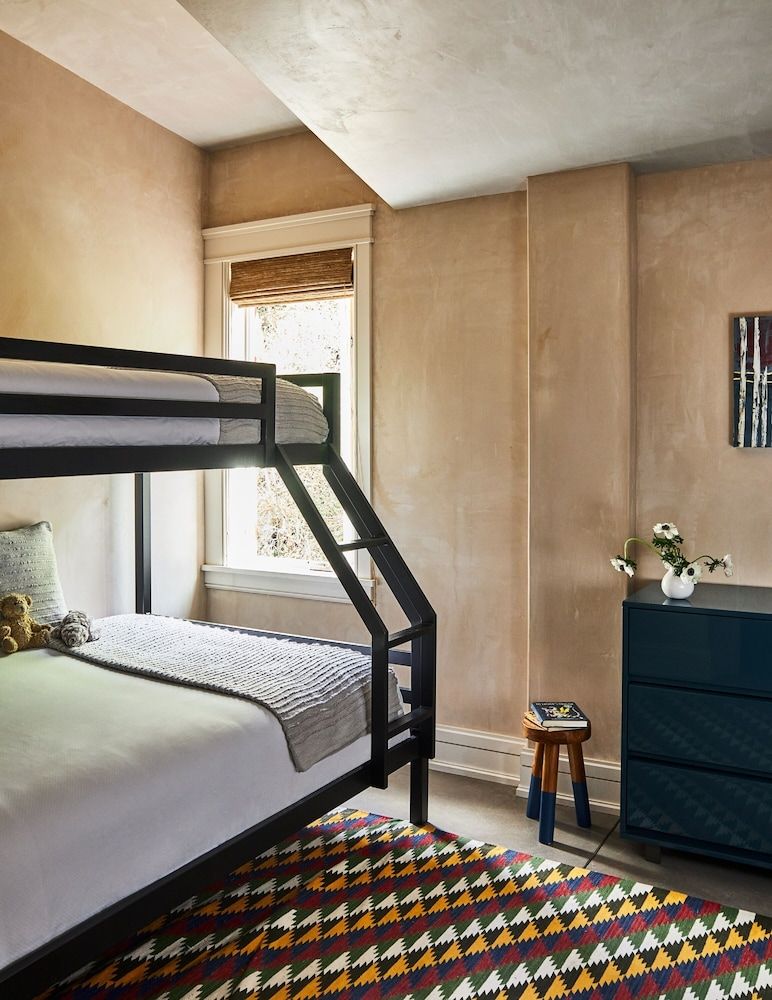 Room, 4 Bedrooms (SW401)