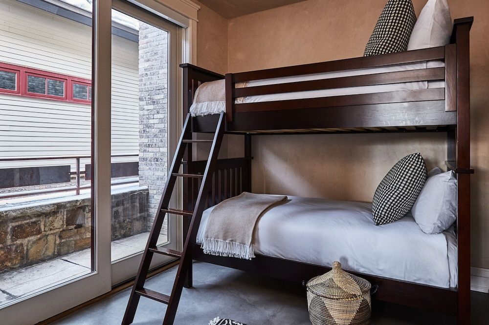 Room, 3 Bedrooms (SW301)