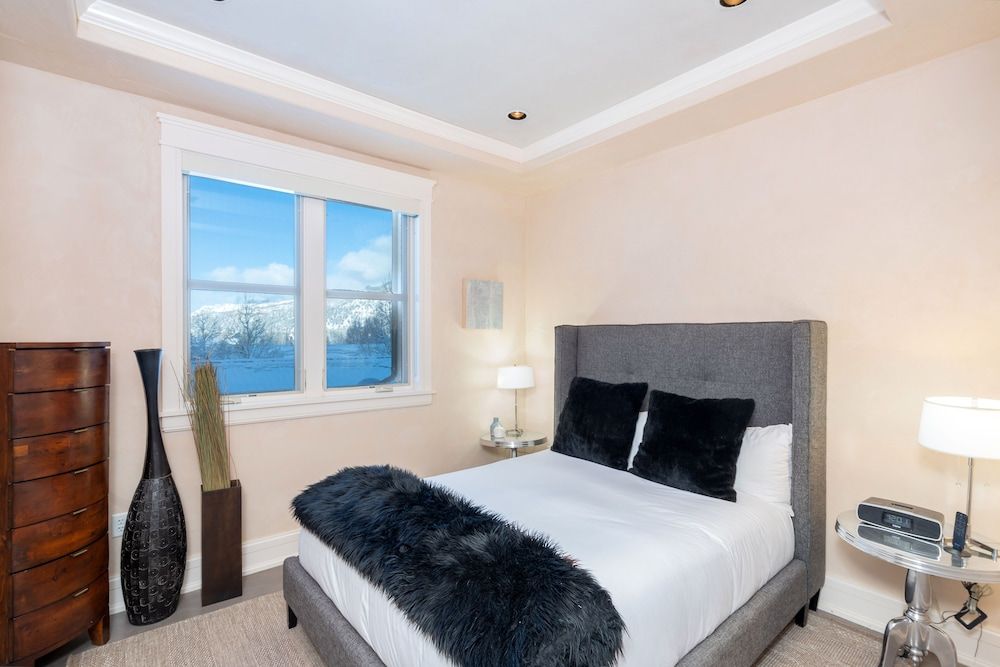 Room, 4 Bedrooms (W303)