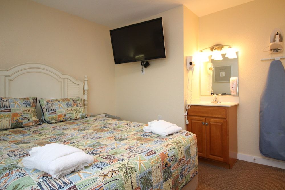 Fin 'n Feather Waterside Inn By Kees Vacations Standard Room, 1 Queen Bed 4