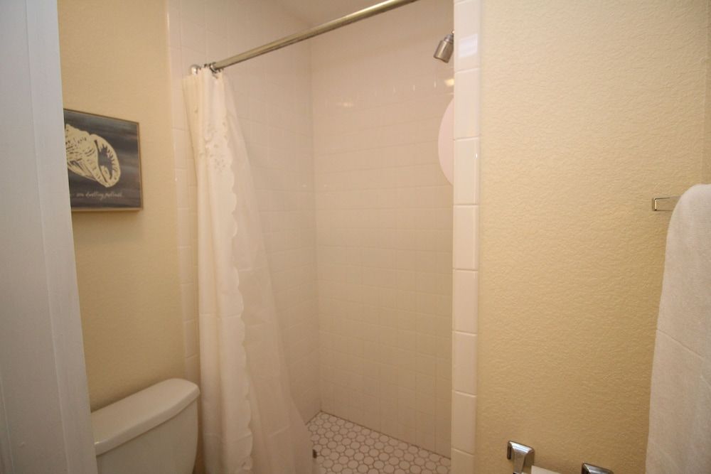 Fin 'n Feather Waterside Inn By Kees Vacations Standard Room, 1 Queen Bed 8