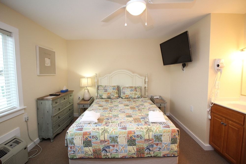 Fin 'n Feather Waterside Inn By Kees Vacations Standard Room, 1 Queen Bed 5