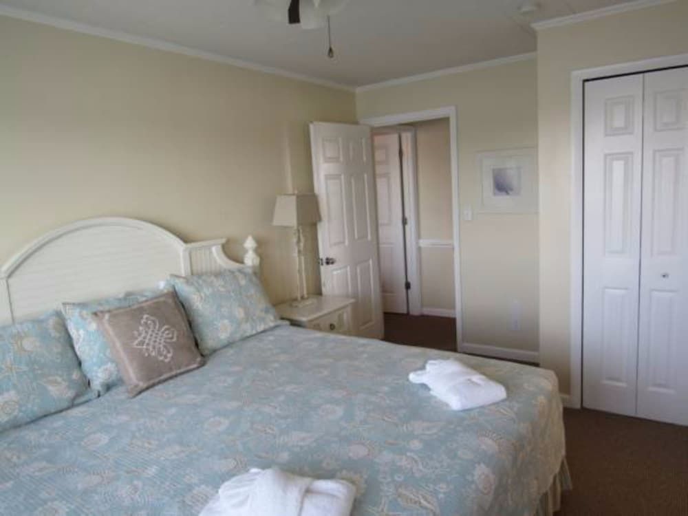 Fin 'n Feather Waterside Inn By Kees Vacations