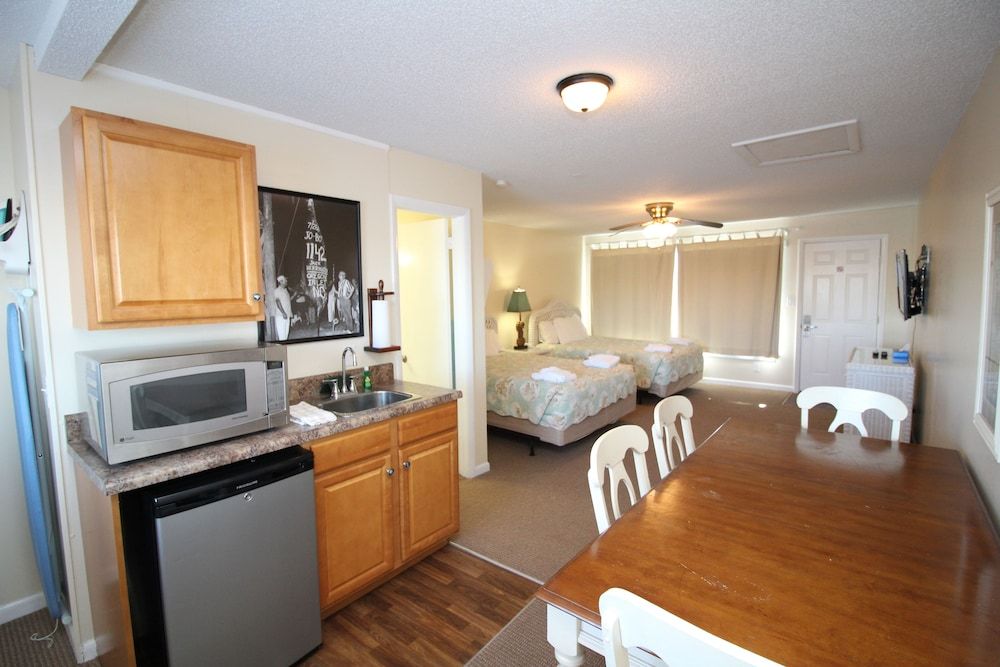 Fin 'n Feather Waterside Inn By Kees Vacations Standard Room, 2 Queen Beds 7