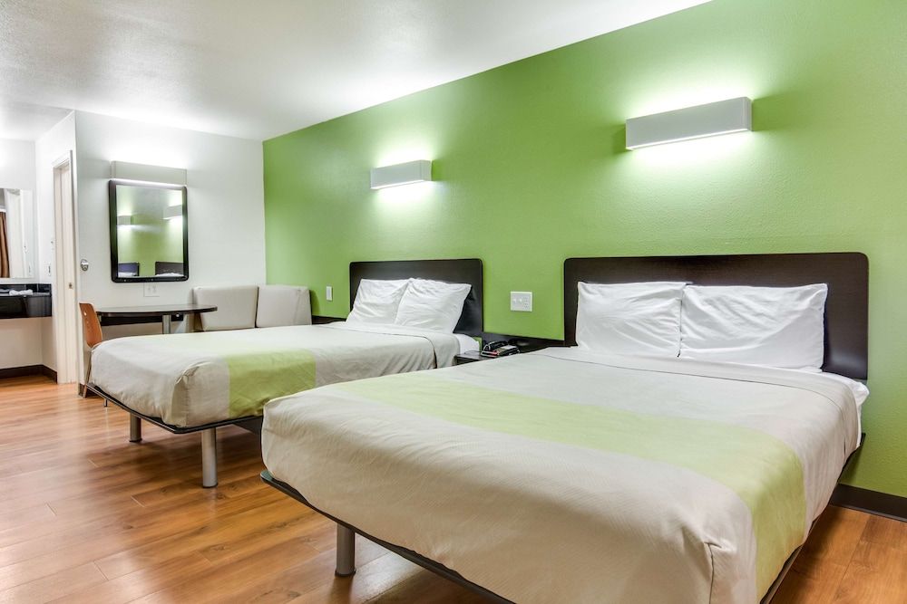 Motel 6 Longview, TX - North Standard Room, 2 Queen Beds, Non Smoking, Refrigerator & Microwave 2