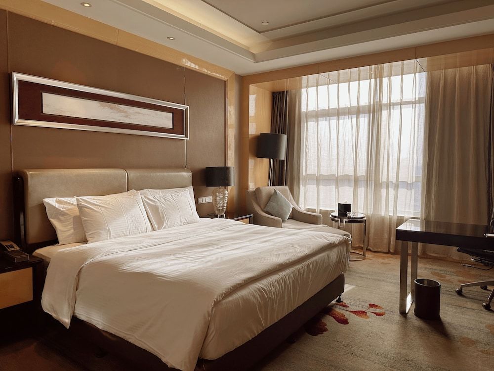 Wanda Realm Dandong Deluxe Double Room 6
