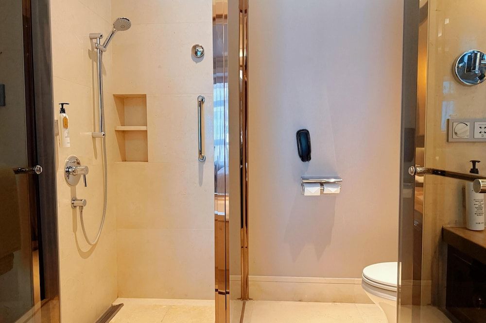 Wanda Realm Dandong Deluxe Double Room 7