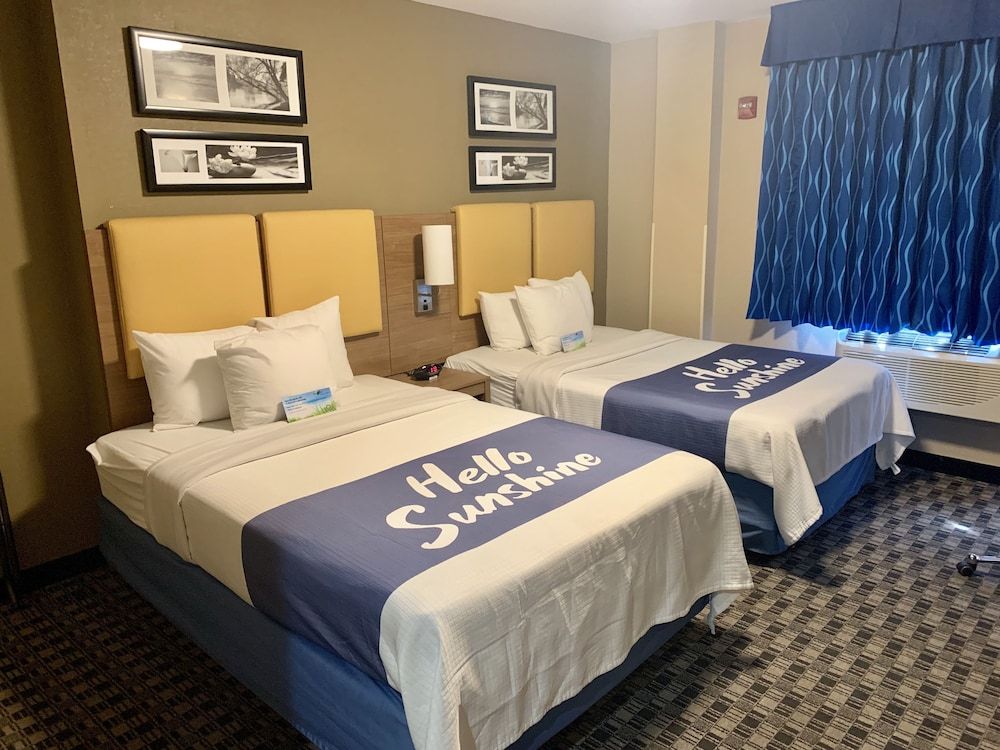 Days Inn by Wyndham Brooklyn Borough Park Room, 2 Double Beds, Non Smoking 5