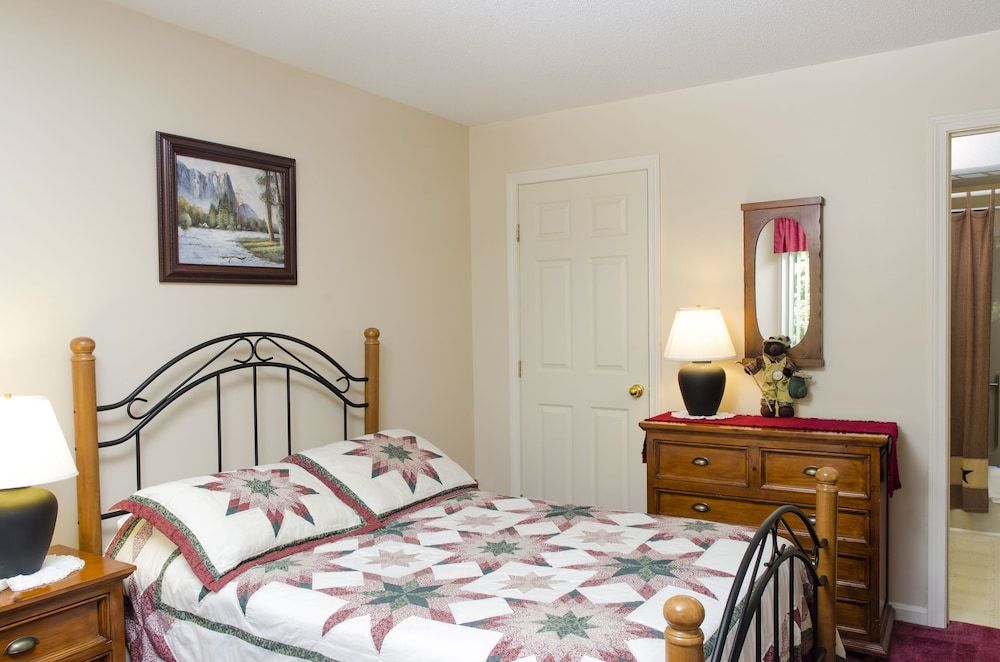 Family Room, 2 Bedrooms, 2 Bathrooms (condominium)