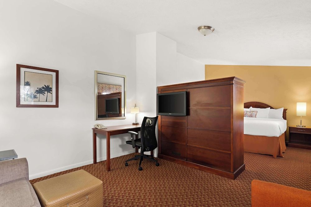 Suite, Multiple Beds, Smoking, Refrigerator (with Sofabed)