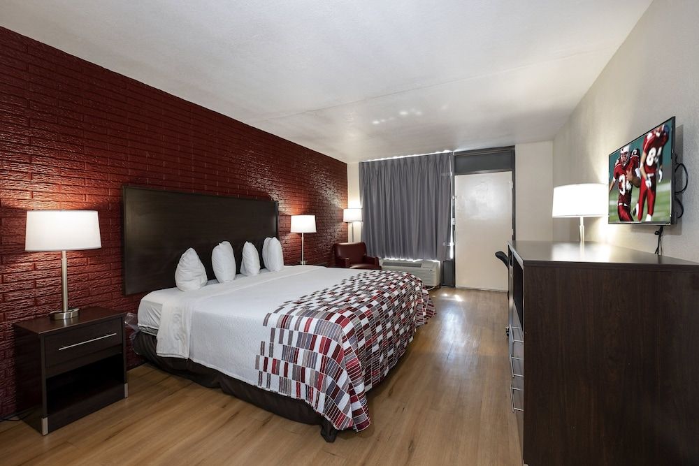 Deluxe Room, 1 King Bed, Smoking
