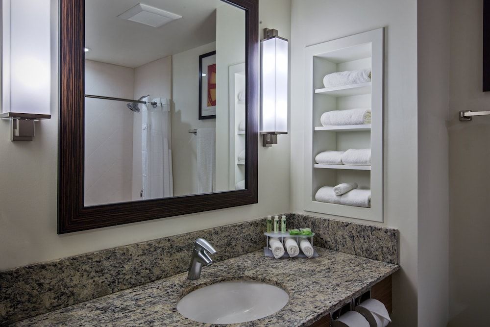 undefined Holiday Inn Express Hotel & Suites Kailua-Kona by IHG 8