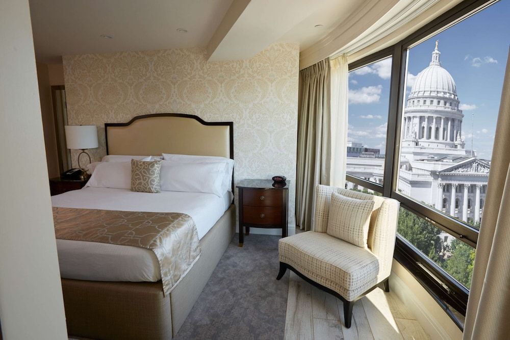 Presidential Suite, 1 King Bed, Non Smoking, Jetted Tub (Living Room;with Sofabed)