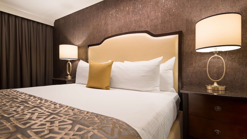 Executive Suite, 1 King Bed, Non Smoking (with Sofabed)