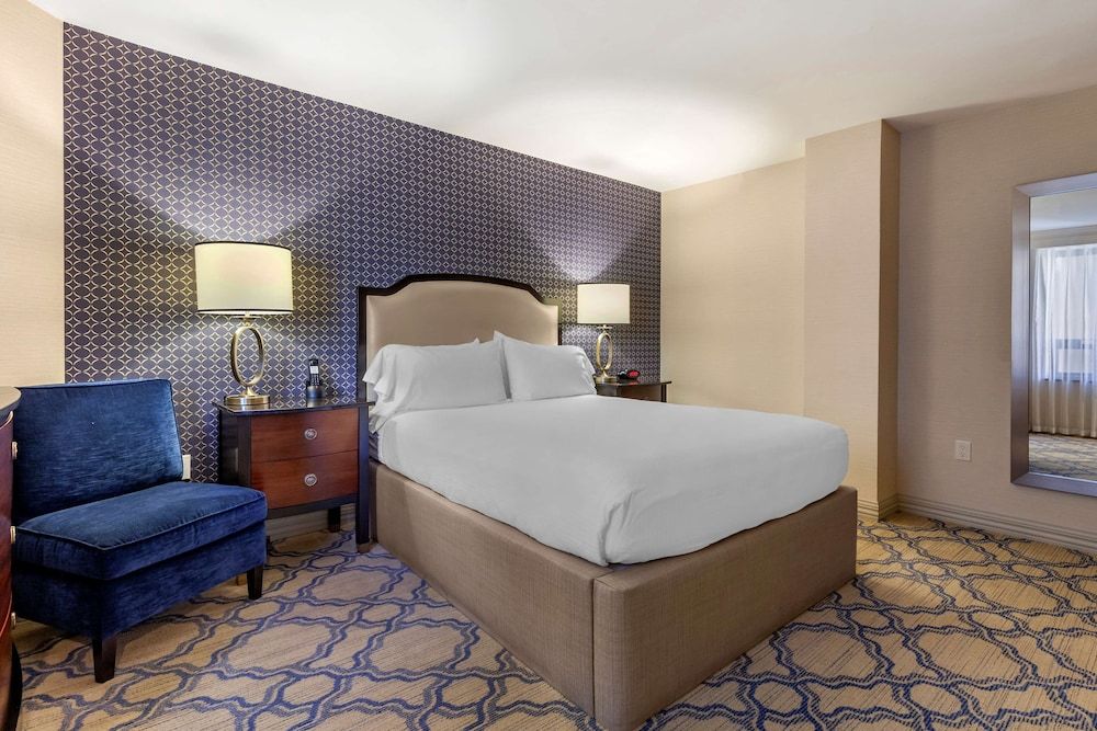 Suite, 1 King Bed, Non Smoking (with Sofabed, View)