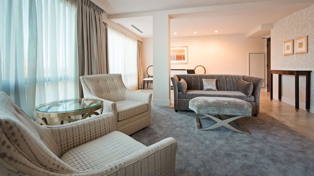 Presidential Suite, 1 King Bed, Non Smoking, Jetted Tub (Living Room;with Sofabed)